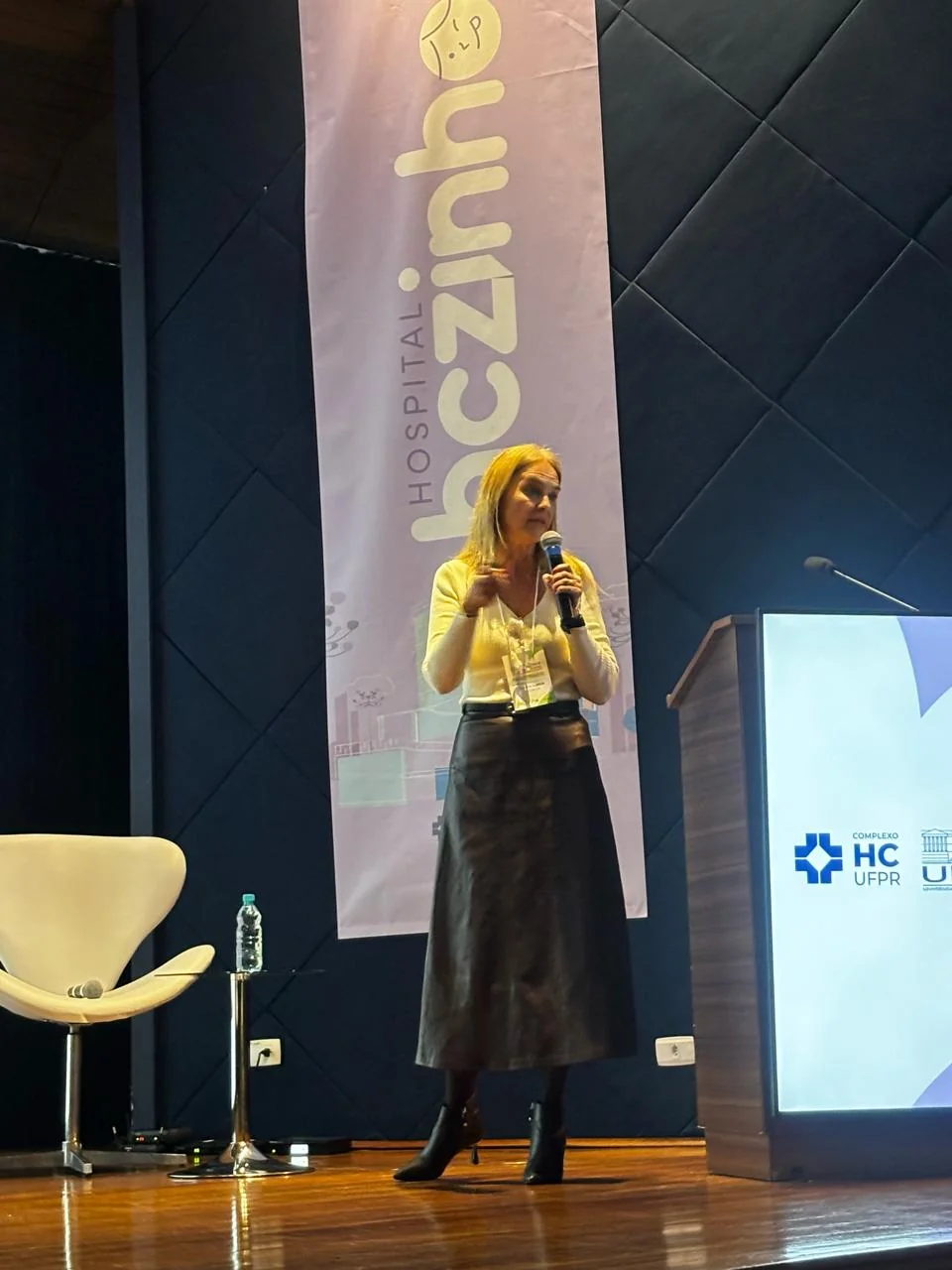 Álbum Congresso de Pediatria HC-UFPR: Dra. Claudia Choma palestrante no 1º Congresso de Pediatria do Hospital de Clínicas da UFPR