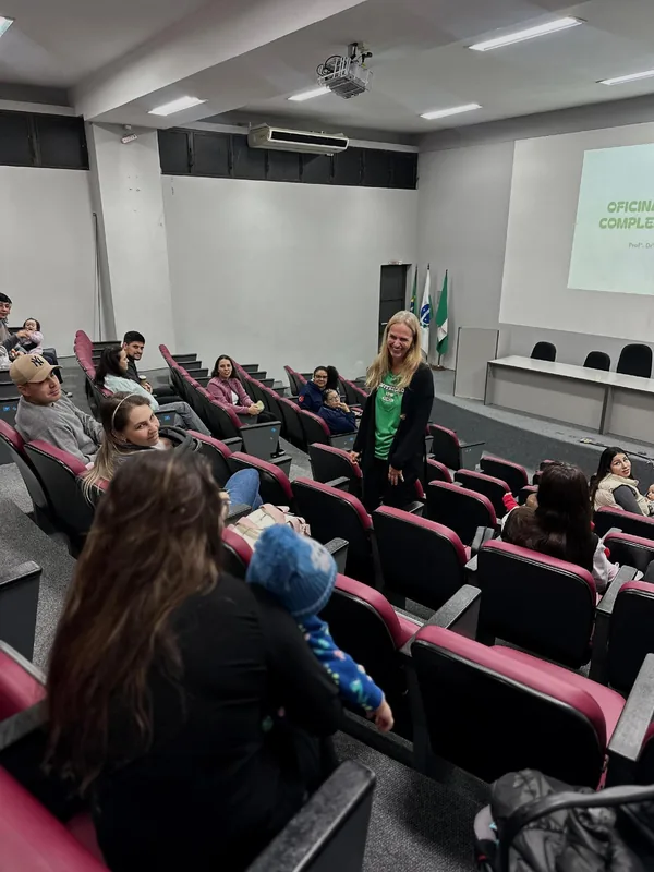 Álbum Oficinas de Alimentação Complementar: Dra. Claudia Choma conduzindo oficina do GENAI na UFPR
